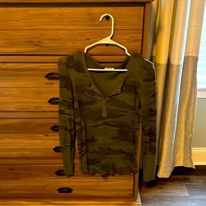 Splendid, v-neck ribbed